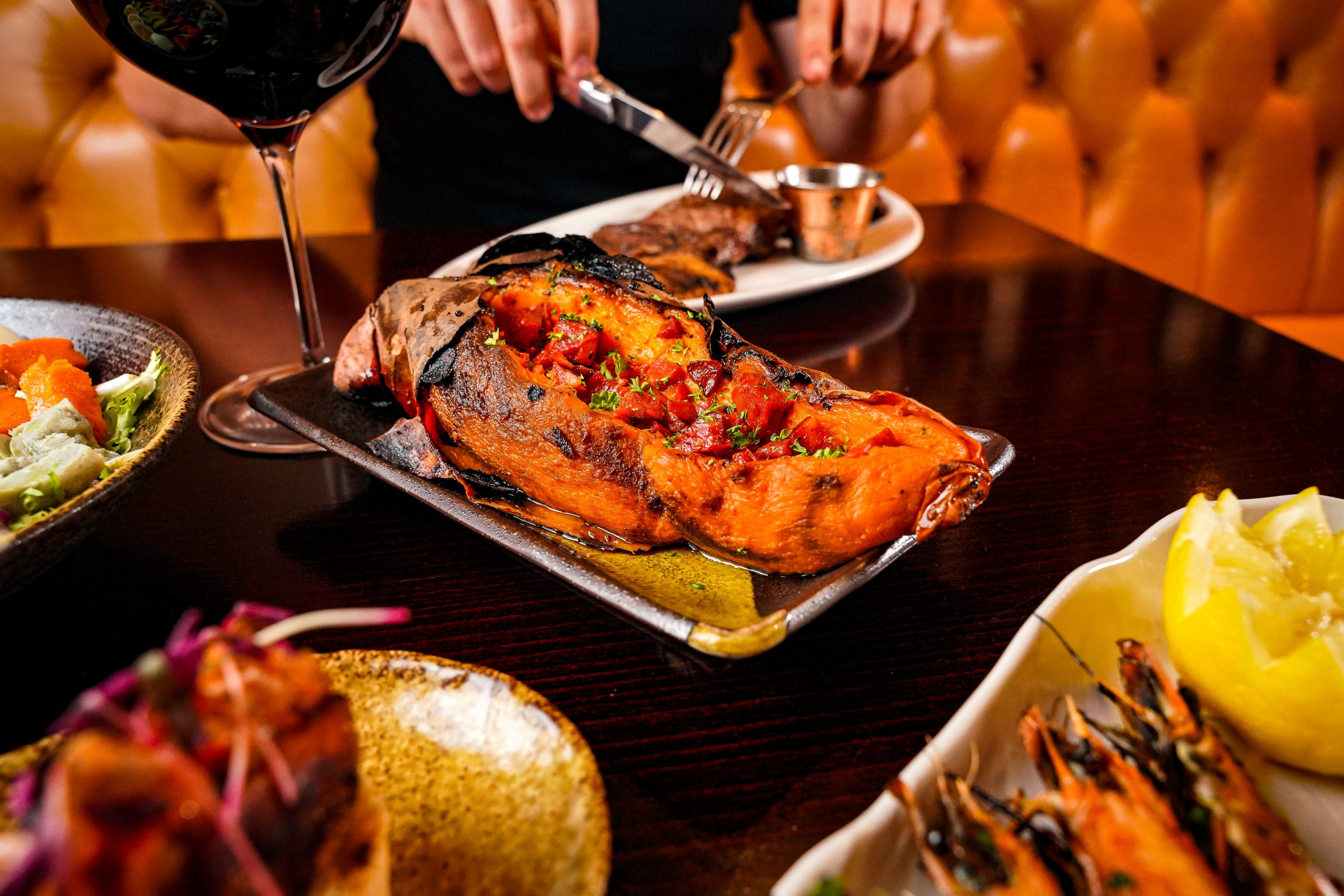 Invite your friends, family, colleagues or clients to an OMNINO adventure! This £100 voucher can be presented at the end of the meal and its value will be deducted from the final bill.